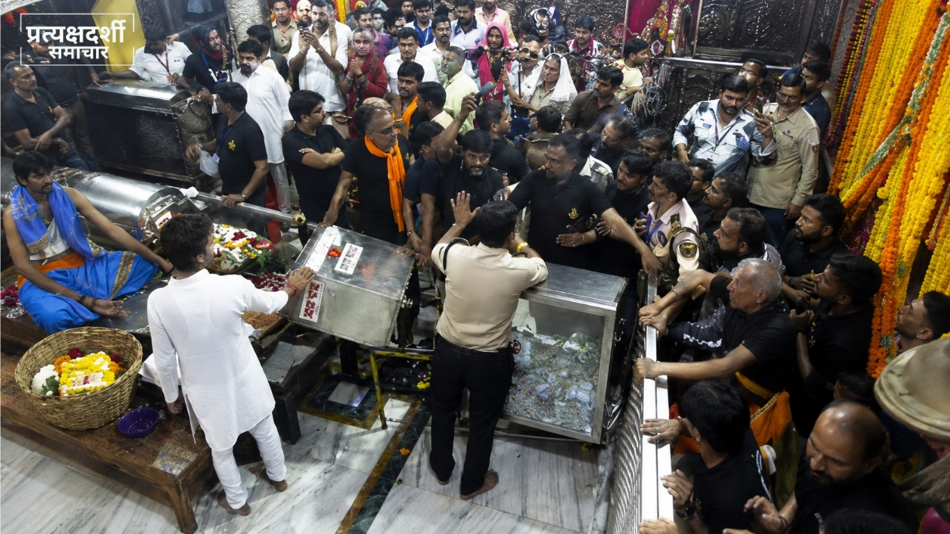 ujjain-mahakal-temple-security-breach-nandi-hall-viral-video.jpg 