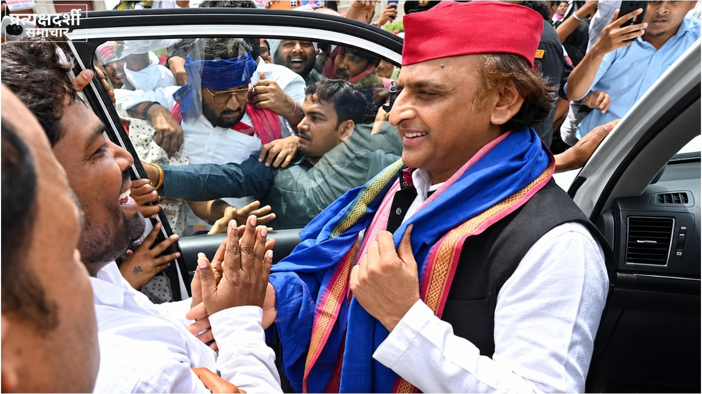akhilesh-yadav-blue-dress-code-dalit-voters-up-election-2027.jpg 