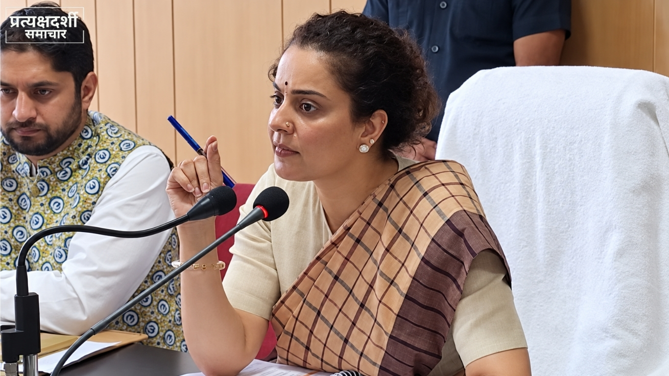 kangana-ranaut-mplads-fund-mandi-officials-meeting.jpg  