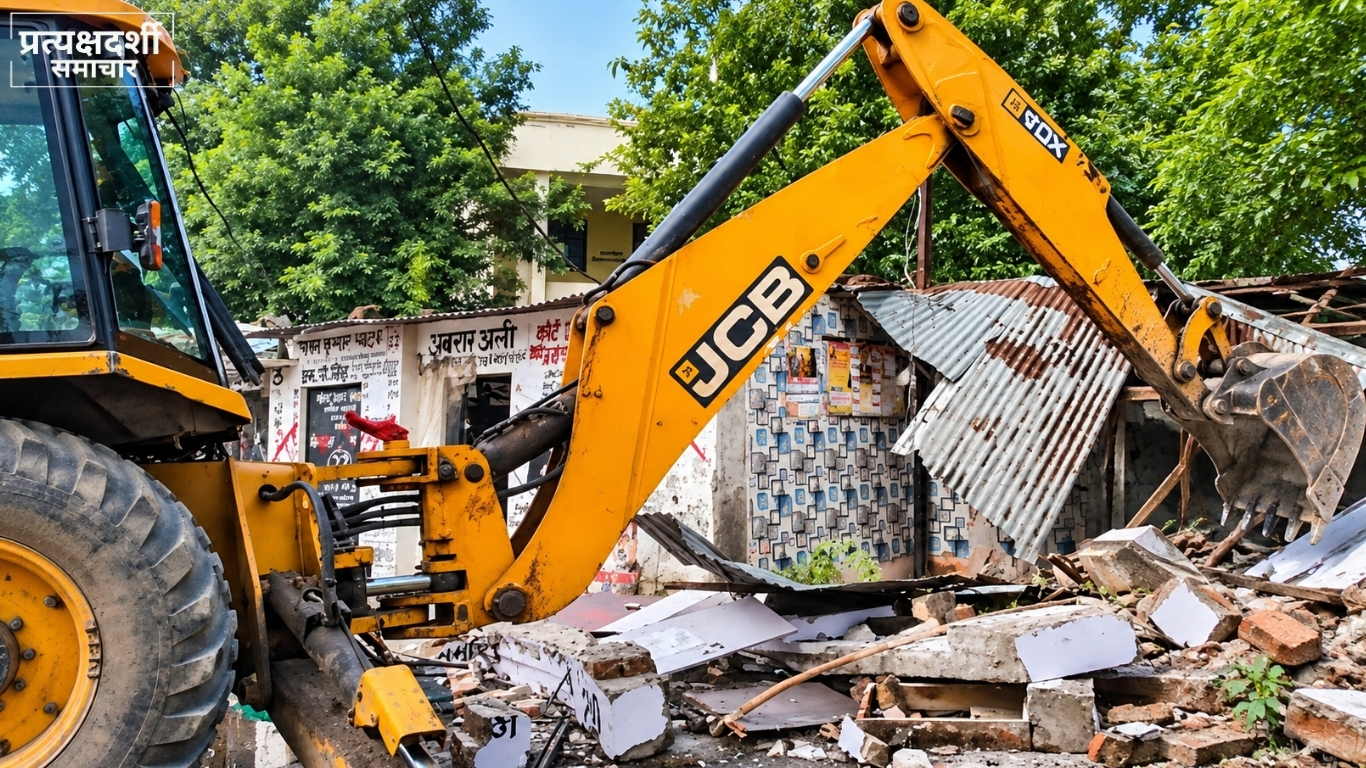 lucknow-court-150-illegal-chambers-bulldozer-action.jpg 