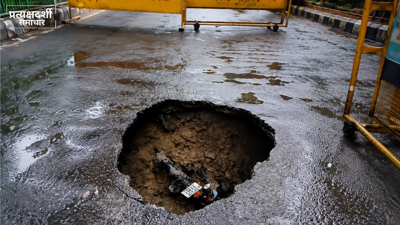 lucknow-it-chauraha-road-cave-in-10-feet-pothole-bike-rider.jpg 