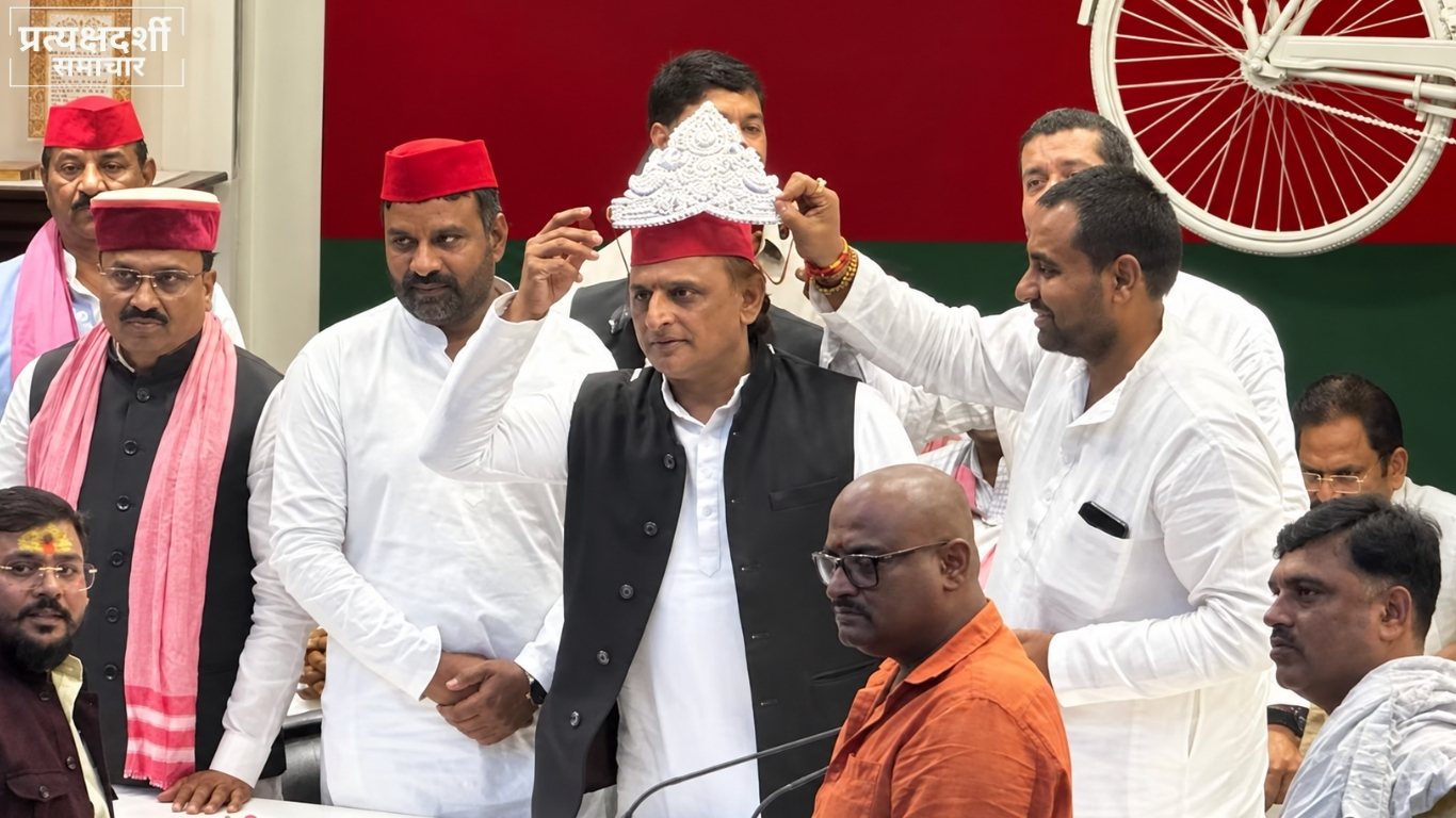 mayank-dwivedi-joins-samajwadi-party-akhilesh-yadav-2026.jpg 