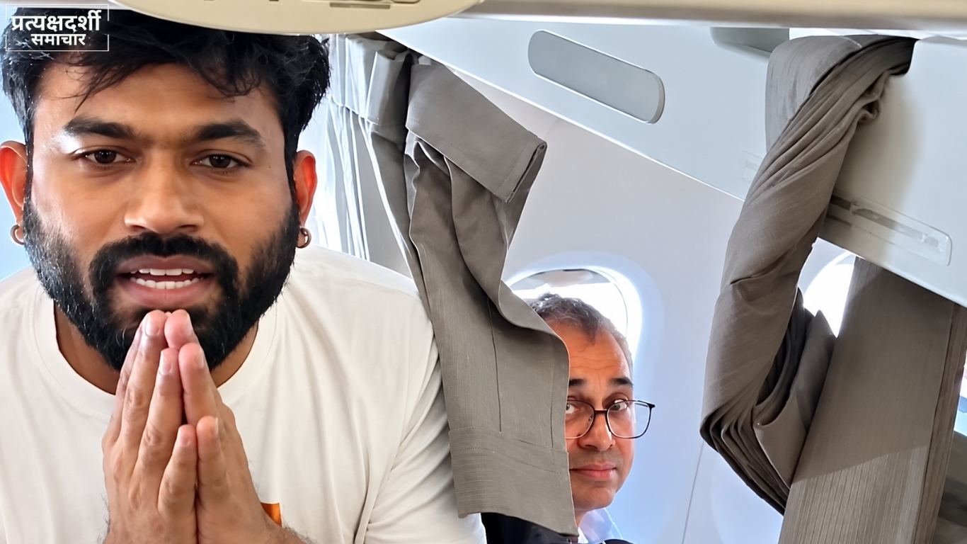 abhijeet-dipke-detained-inside-flight-delhi-airport.webp 