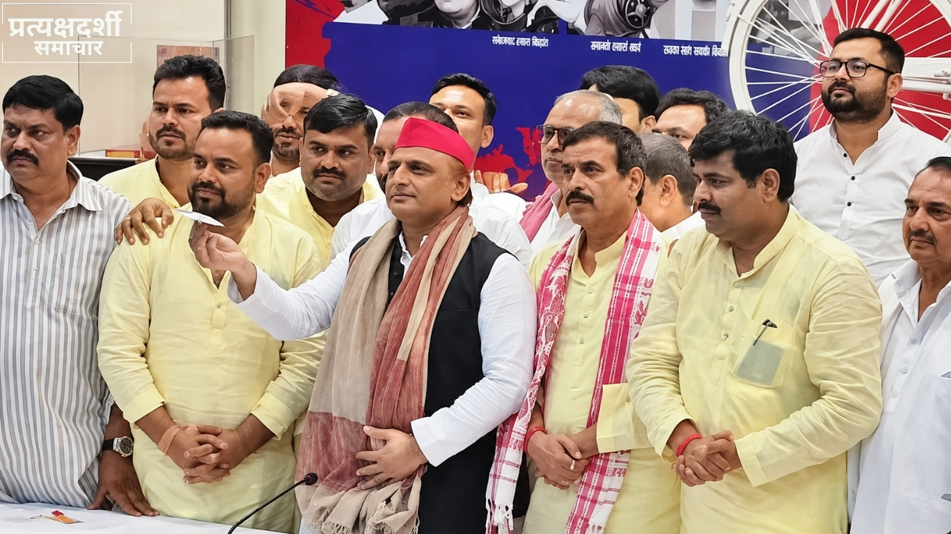 bhawani-bhikh-shukla-akhilesh-yadav-samajwadi-party-gonda-2026.webp 