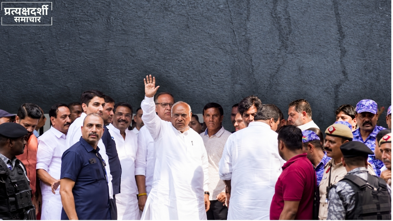 rahul-gandhi-kharge-india-bloc-rajghat-march.webp