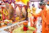दशहरे पर बुलेटप्रूफ रथ में निकले CM योगी, गोरखपुर में भव्य शोभायात्रा; जानिए क्या है खास परंपरा