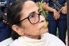 मुंह पर बैंड-ऐड लगाकर धरने पर बैठीं ममता बनर्जी, दिल्ली पुलिस ने हिरासत में लिया