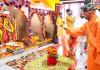 दशहरे पर बुलेटप्रूफ रथ में निकले CM योगी, गोरखपुर में भव्य शोभायात्रा; जानिए क्या है खास परंपरा