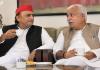 एक तस्वीर, कई सवाल: अखिलेश यादव के साथ दिखे योगी सरकार के मंत्री राकेश सचान, बोले—‘साथ बैठकर चाय-कॉफी पी’