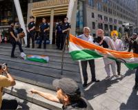 New York में तिरंगे के अपमान पर बवाल: Mohan Bhagwat के कार्यक्रम के बाहर Pro-Khalistan प्रदर्शन, Rijiju बोले- ‘बहुत महंगा पड़ेगा’