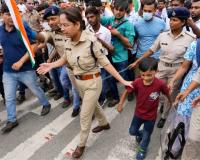 ‘छात्रों को नौकरी नहीं, लाठी मिल रही’: पटना आंदोलन में 6 साल के आदित्य ने CM सम्राट चौधरी से मांगा इस्तीफा