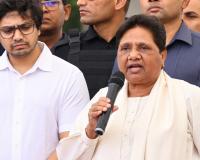 आकाश आनंद तीसरी बार BSP से बाहर, ससुर का ‘संन्यास’ भी नहीं आया काम; क्या अब ईशान को आगे बढ़ाएंगी मायावती?