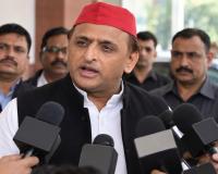 20 करोड़ का रथ? अखिलेश यादव बोले—दो-चार करोड़ कम भी दे दें, घर के बाहर खड़ा कर देंगे