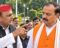 ‘सड़क बनेगी तो धंसेगी…’, केशव मौर्य के बयान पर अखिलेश का करारा तंज—‘फिर उखड़ जाएंगे डिप्टी!’