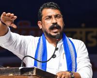 सपा की ‘नीली ड्रेस’ पर चंद्रशेखर आजाद का तंज, बोले- BSP जैसा दिख सकते हो, चरित्र कैसे बदलोगे?