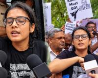 CEC के खिलाफ प्रदर्शन से पहले AISA अध्यक्ष नेहा बोरा को हिरासत में लेने का दावा, दिल्ली पुलिस पर उठे सवाल