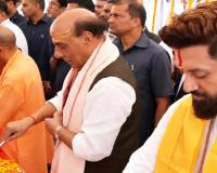 PM मोदी के 76वें जन्मदिन पर काशी में बड़ा जश्न, राजनाथ-योगी ने दिखाई बाइक यात्रा को हरी झंडी; 500 युवा जाएंगे वडनगर
