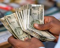 जाति प्रमाण पत्र के लिए ₹50 हजार? ऑडियो लेकर DM के पास पहुंचा युवक, लेखपाल सस्पेंड