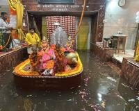 Lucknow Flood: हनुमान जी के चरणों तक पहुंची गोमती, फैजुल्लागंज में चल रहीं नावें; DM-JCP उतरे मैदान में