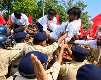 पटना में SIR पर बवाल: AISA-RYA का मार्च पुलिस ने रोका, CEC ज्ञानेश कुमार के इस्तीफे की मांग