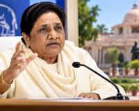 Mayawati News: खरगे-अखिलेश की बयानबाजी के बीच मायावती की दो टूक, बोलीं—'नाक की लड़ाई' न बनाएं राजनीति, जनता के मुद्दे उठाएं