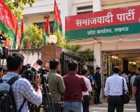 UP Election 2027: सपा से सिर्फ 530 वोट से हारे थे पूर्व IAS राम बहादुर, अब अखिलेश की पार्टी में होंगे शामिल?