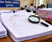 UP Voter List: 'नंदलाल' के हस्ताक्षर से 26 वोटरों के नाम हटाने का आवेदन, सपा की शिकायत पर BLO के खिलाफ FIR