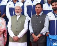 85 मेडल में बेटियों ने जीते 38! PM मोदी से मिले एशियन गेम्स के खिलाड़ी, हॉकी टीम ने दी खास भेंट