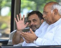 लंच के बाद फिर सड़क पर विपक्ष: राहुल-खड़गे जंतर-मंतर पहुंचे, बोले—‘हर FIR मेरे लिए मेडल’