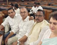 संसद में राहुल गांधी संग जुटे विपक्षी सांसद, राष्ट्रपति मुर्मू से मिलकर रखेंगे 'वोट चोरी' के आरोप