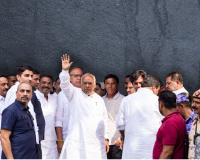 लंच के बाद राजघाट निकले राहुल-खड़गे, बोले—'देश को हाईजैक करने वालों को सजा मिलेगी'