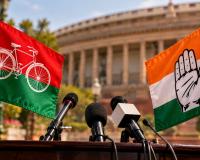 खरगे के बयान पर रामगोपाल यादव की दो टूक, मायावती ने भी उठाए सवाल  