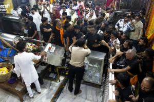 महाकाल मंदिर में बड़ा Security Breach: बैरिकेड तोड़ गर्भगृह की ओर बढ़ी भीड़, रोकने पर सुरक्षाकर्मियों से मारपीट