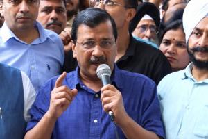 ‘जनता तुम्हें और मोदी को दौड़ा-दौड़ाकर पीटेगी’, प्रवेश वर्मा पर भड़के केजरीवाल के बयान से मचा विवाद