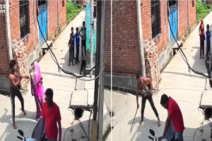 बाइक मिलने के बाद iPhone के लिए मांगे ₹3 लाख, दादी-बुआ को पीटकर बनाया बंधक; बुलंदशहर का VIDEO वायरल