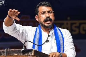 सपा की ‘नीली ड्रेस’ पर चंद्रशेखर आजाद का तंज, बोले- BSP जैसा दिख सकते हो, चरित्र कैसे बदलोगे?