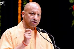 छोटी घटना पर भी तुरंत मौके पर पहुंचें DM-SP, CM योगी की चेतावनी- लापरवाही हुई तो होगी कार्रवाई