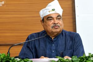 भारत में चलेगी हवा में उड़ने वाली बस? नितिन गडकरी बोले—एक साथ सफर करेंगे 250 लोग