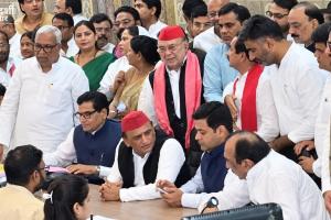 ‘अखिलेश के बिना सब सूना है’, कांग्रेस की 150 सीटों की मांग पर बृजभूषण सिंह के बयान से बढ़ी सियासी हलचल