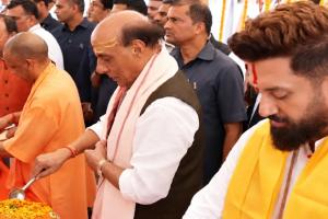 PM मोदी के 76वें जन्मदिन पर काशी में बड़ा जश्न, राजनाथ-योगी ने दिखाई बाइक यात्रा को हरी झंडी; 500 युवा जाएंगे वडनगर