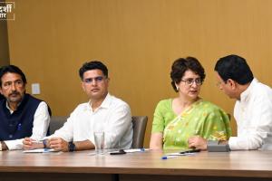 ‘ज्ञानेश कुमार इस्तीफा कैसे नहीं देंगे?’ CWC बैठक में प्रियंका गांधी का सवाल, राहुल ने PM मोदी-शाह पर लगाया बड़ा आरोप