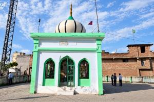 संभल में 53 साल बाद पलटा जमीन का रिकॉर्ड, आर्य समाज मंदिर के नाम दर्ज होंगे करोड़ों के भूखंड; जानिए मकानों और मजार का क्या होगा