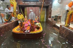 Lucknow Flood: हनुमान जी के चरणों तक पहुंची गोमती, फैजुल्लागंज में चल रहीं नावें; DM-JCP उतरे मैदान में