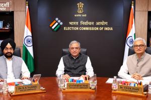 सुप्रीम कोर्ट के सवालों के बाद चुनाव आयोग का बड़ा फैसला! दिल्ली समेत 6 राज्यों में बदली SIR की डेडलाइन, 47 लाख वोटरों के नाम पर विवाद