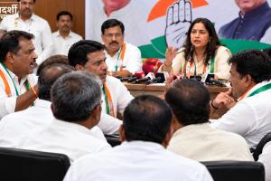 UP Congress: रागिनी नायक के सामने आपस में भिड़े कांग्रेसी, 'वोट बचाओ, देश बचाओ' अभियान के दौरान गाजियाबाद में हंगामा