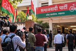 UP Election 2027: सपा से सिर्फ 530 वोट से हारे थे पूर्व IAS राम बहादुर, अब अखिलेश की पार्टी में होंगे शामिल?