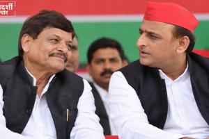 UP Politics: 'चचा हैं तो सपा है'—शिवपाल यादव के पोस्टर से अखिलेश की तस्वीर गायब! MLC चुनाव में 5 सीटें जीतने के बाद फर्रुखाबाद में नई सियासी चर्चा