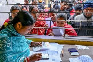 UP Voter List 2027: यूपी की 403 सीटों पर वोटर लिस्ट की जांच! फॉर्म-6, 7 और 8 को लेकर बड़ा आदेश, अफसरों पर भी होगी कार्रवाई